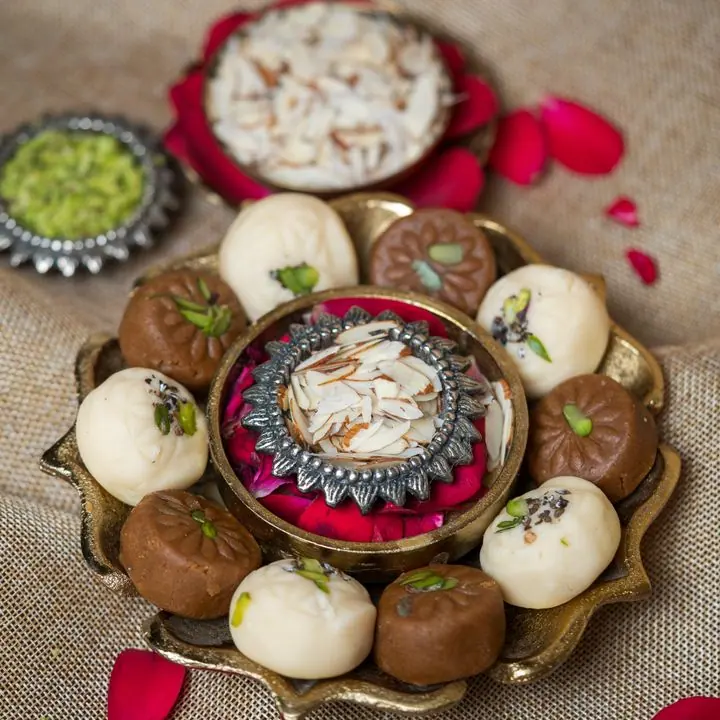 Bengali Mishti Box (16 pcs) — Sandesh, pantua and chhena sweets in one box.